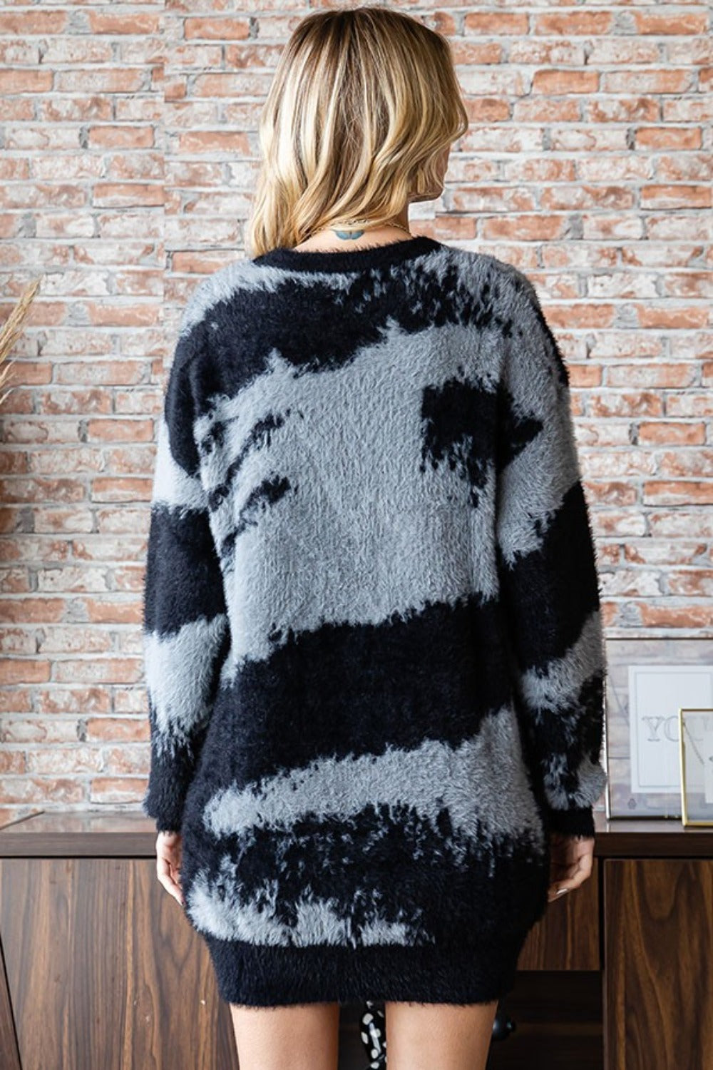 Art of the Abstract Pattern Contrast Feather Yarn Sweater